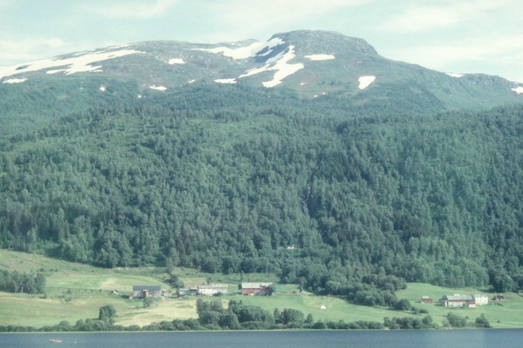 norway-train-countryside-Scan1820