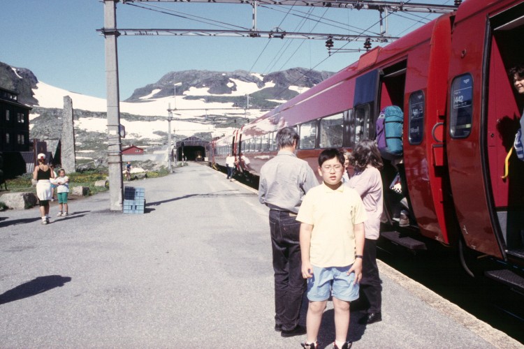 norway-train-finse-station-Scan2160