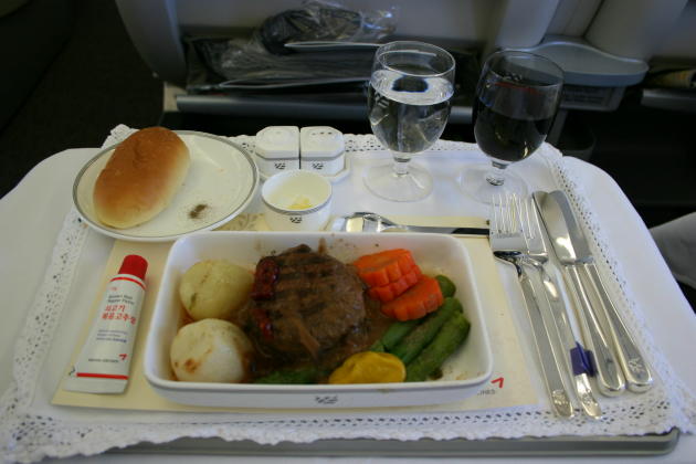 OZ767-ICN-DEL-C-lunch-2nd-main