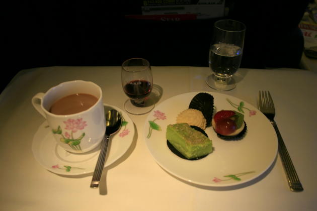 BR228-KUL-TPE-C-dinner-coffee