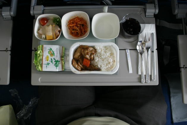 KE-A380-NRT-Cabin-Y-inflight-meal
