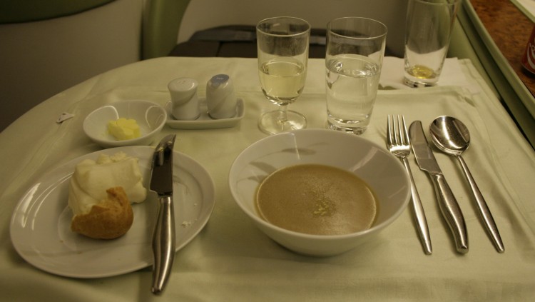 KE019-ICN-SEA-2011-C-dinner-soup