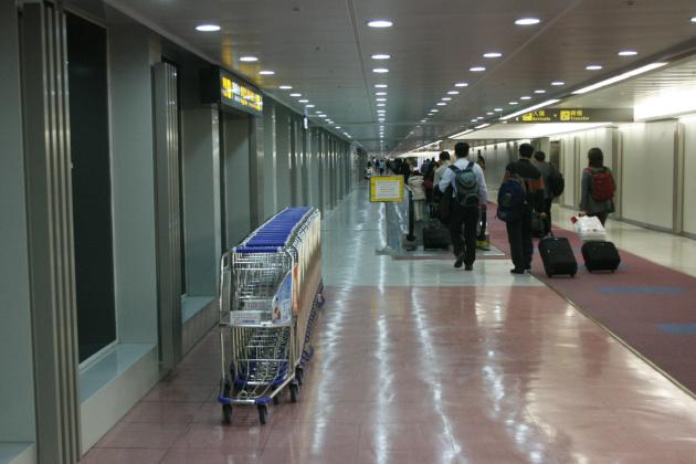 20130328_125734_HKG-arrival-cart (2)