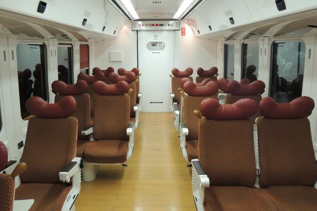 chobl-sonic-EMU-883-cabin-front-view
