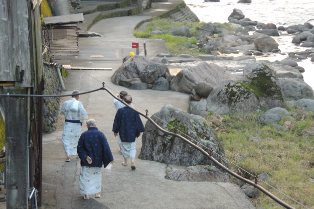 chobl-onsen-8-tourists