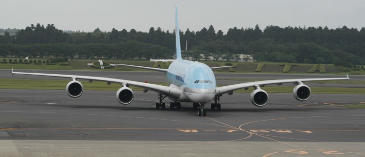 KE-A380-861-HL7611-2011-NRT-taxing