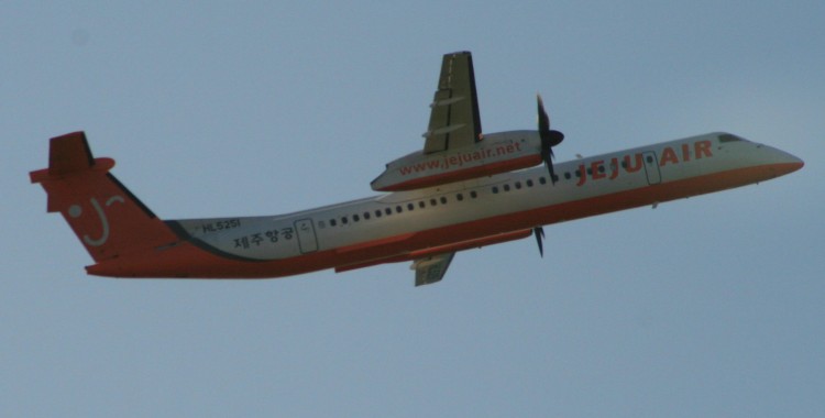 7C-DHC-8-402Q-HL5251-2006-CJU