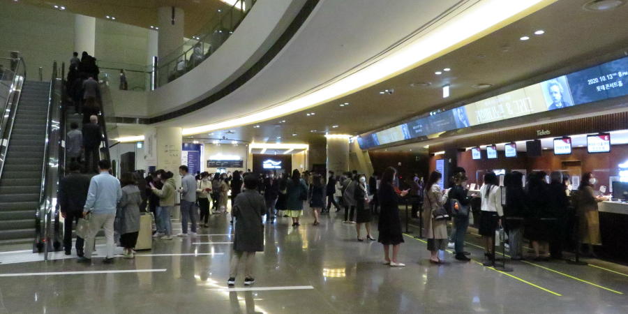 lotte-concert-hall-lobby