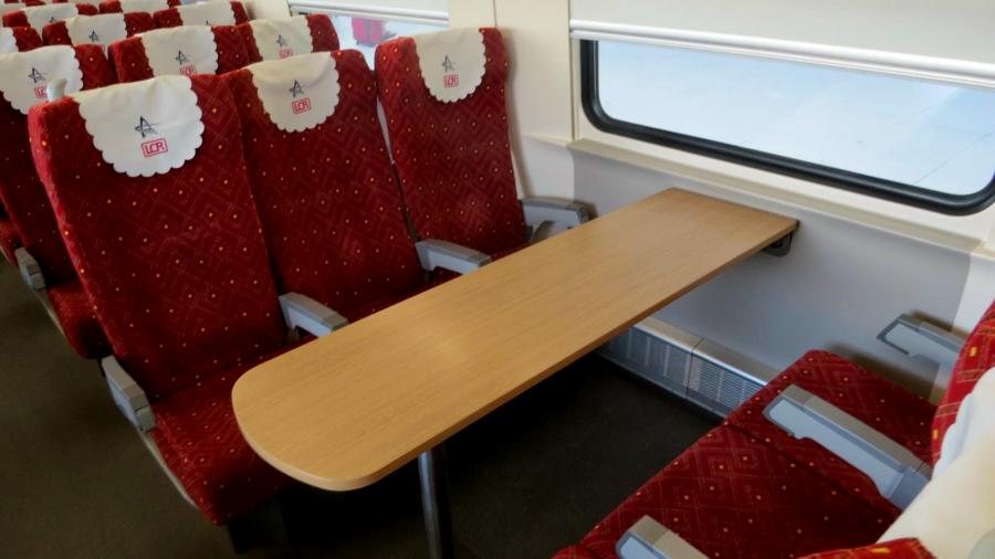 chobl-LCR-HS-train-center-seat