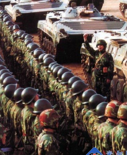 중국인민해방군열병모습.jpg