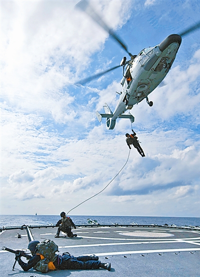 중국해군특공대항모보호훈련.jpg