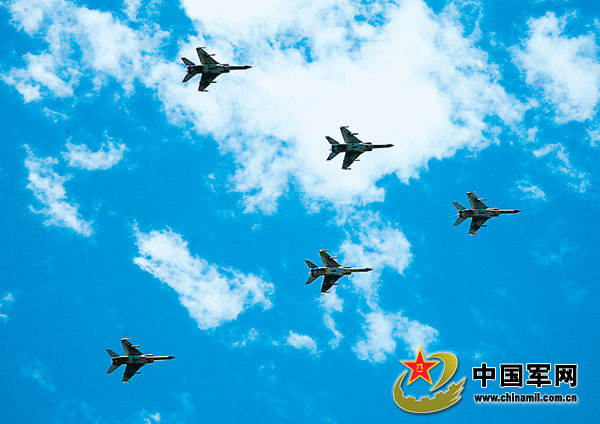 중국해군창설60주년공중飛豹공중열병대.jpg