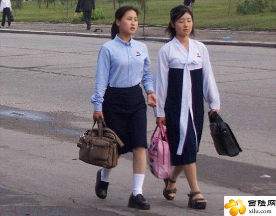북한거리의출근여성들.jpg