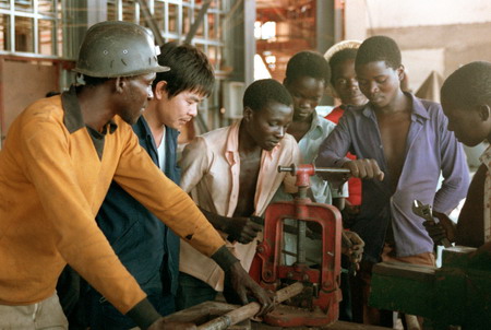 탄자니아청년들석탄채굴기술학습[1].jpg
