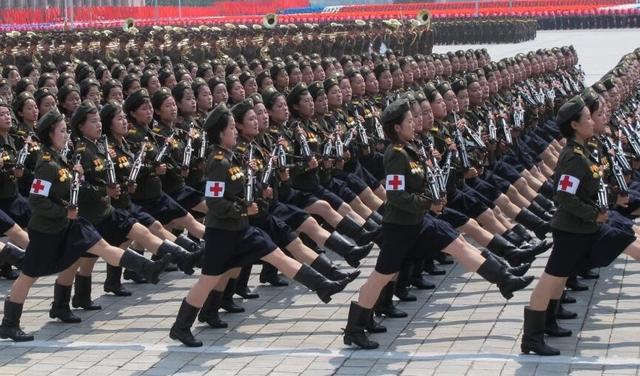 북한여군열병식20130727.jpg