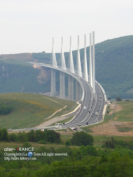 05-05-Fr-Millau18.jpg