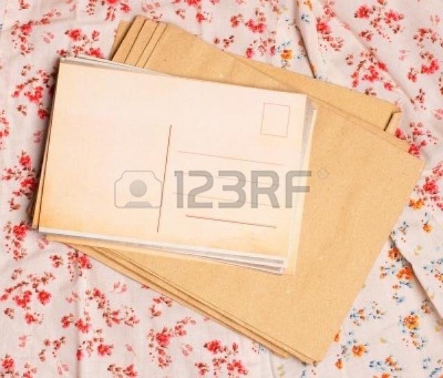 8703471-back-vintage-postcard-on-flower-pattern.jpg