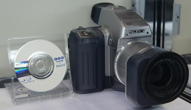 MVC-CD1000.jpg