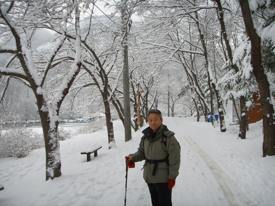 심영목 교수는 특히 눈 쌓인 겨울 산을 좋아한다고 말한다. 