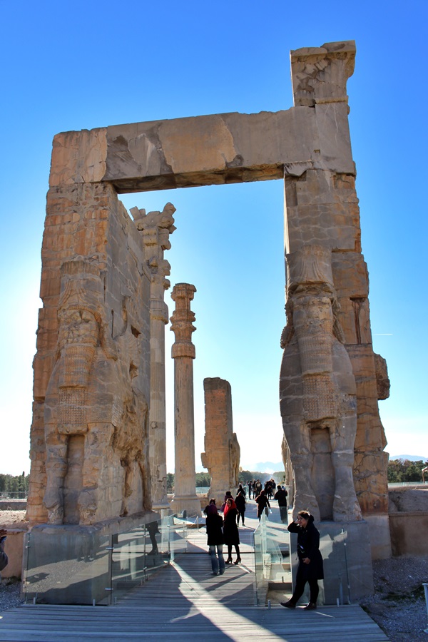 페르세폴리스 궁전은 깨지고 부서진 흔적들이 그대로 남아 있다. 