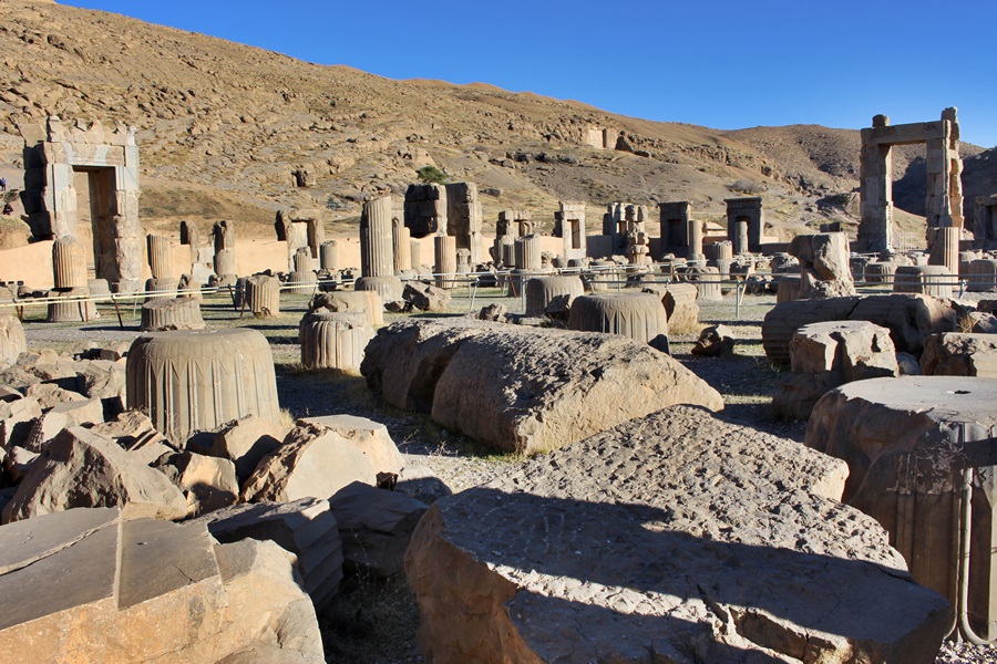 페르세폴리스 궁전에는 궁전과 함께 접대실 등 각종 부속물이 절묘하게 조화를 이룬 자취를 볼 수 있다. 